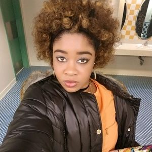 Meet your Posher, Janeil